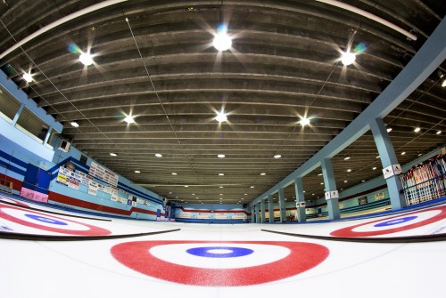 Luminaires industriels LED salle de sport à Francfort, en Allemagne